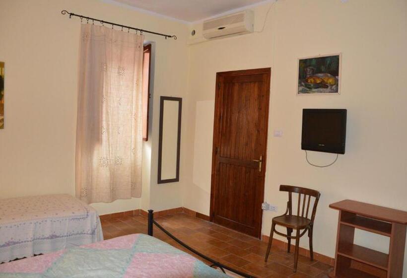 חדר סטנדרט לארבעה, B&b Domus De Janas