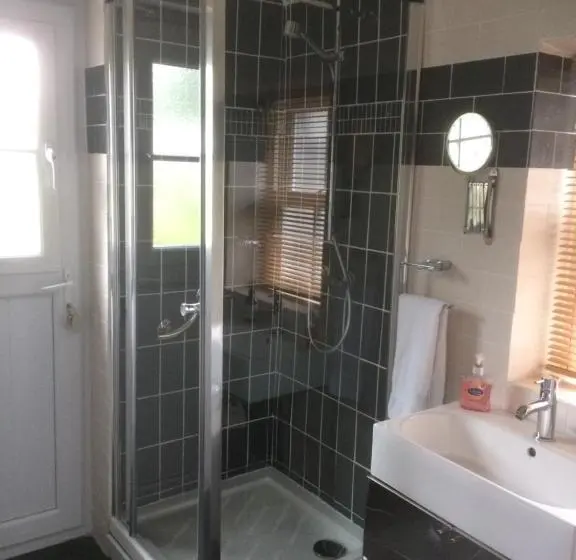 ガーデンビュースタンダードルーム, Garth Engan Private Self Contained B&b With Garden Area