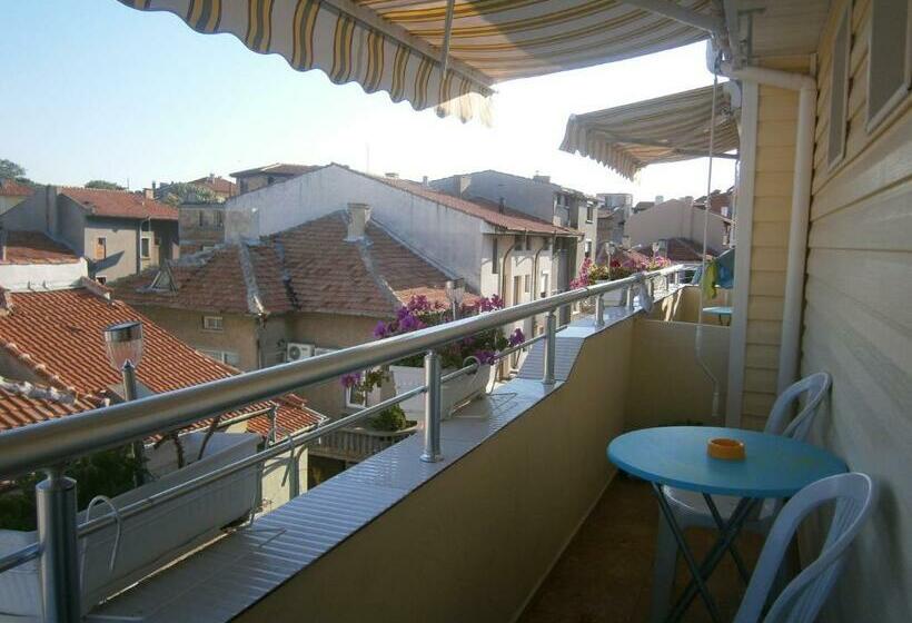 Трехместный Номер Стандарт с Балконом, Morska Zvezda Guest House