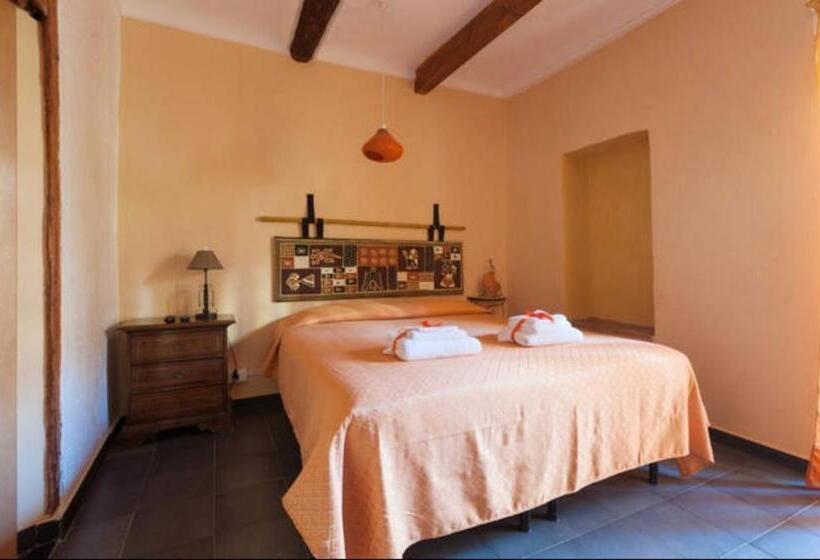 غرفة قياسية ثلاثية, Jolly Roger Affittacamere