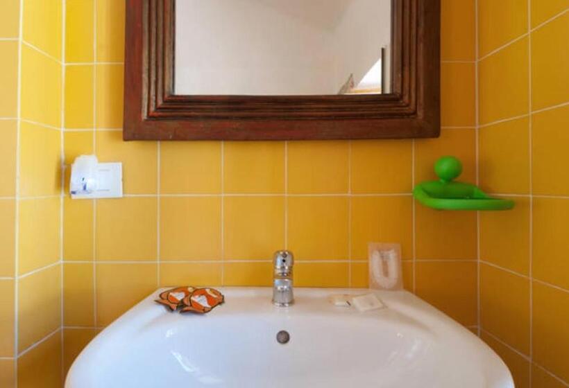 غرفة قياسية, Jolly Roger Affittacamere