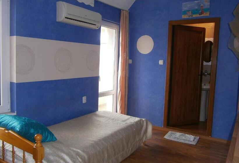 غرفة قياسية ثلاثية مزودة بشرفة, Morska Zvezda Guest House