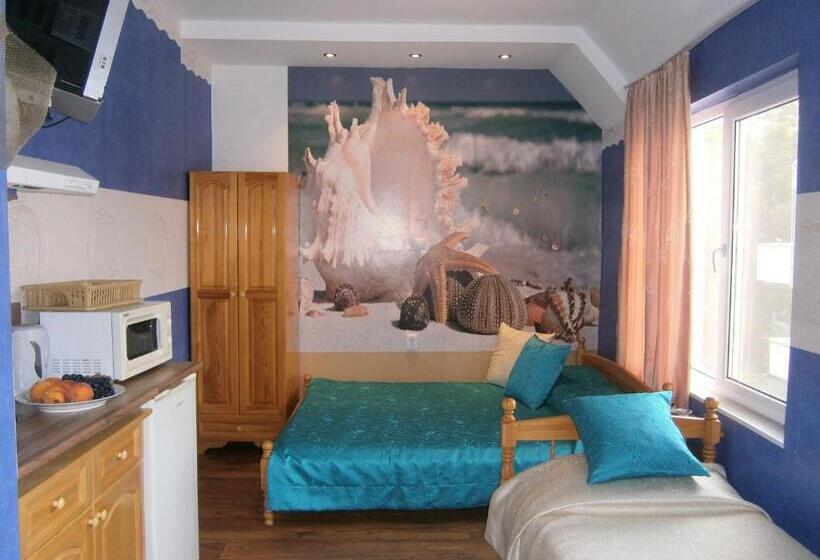 Трехместный Номер Стандарт с Балконом, Morska Zvezda Guest House