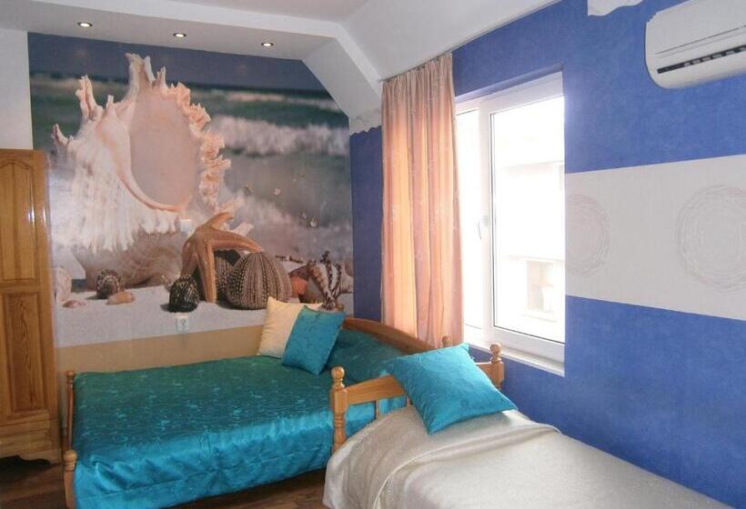 غرفة قياسية ثلاثية مزودة بشرفة, Morska Zvezda Guest House