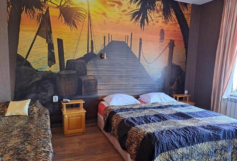 غرفة قياسية ثلاثية مزودة بشرفة, Morska Zvezda Guest House