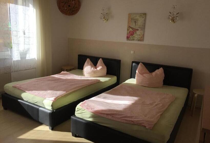 Семейный Номер, Pension No. 12