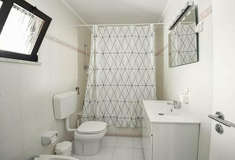 スタンダードルーム, Blue Door Lagos