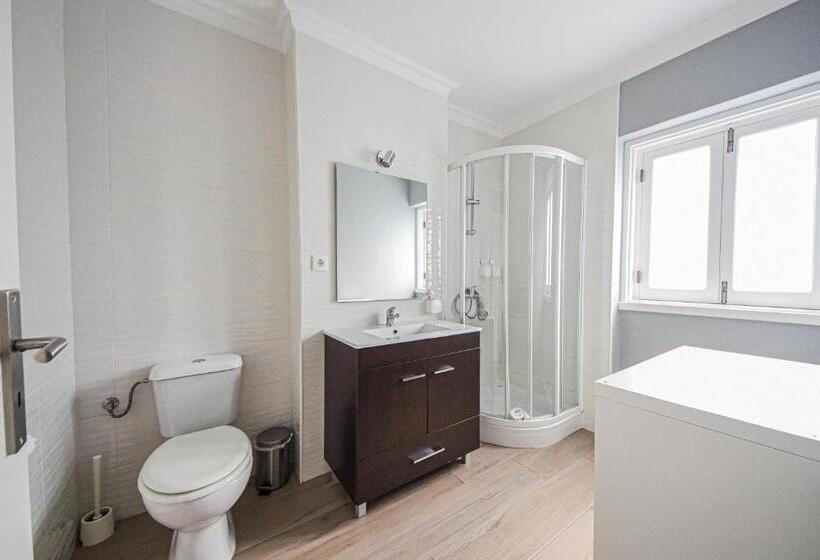 オーシャンビュースタンダードルーム, Blue Door Lagos