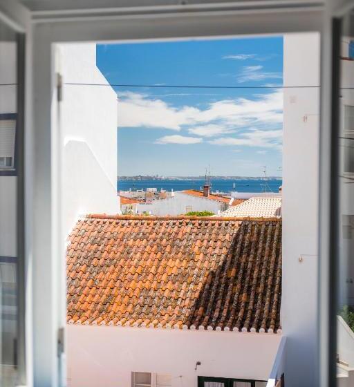 オーシャンビュースタンダードルーム, Blue Door Lagos