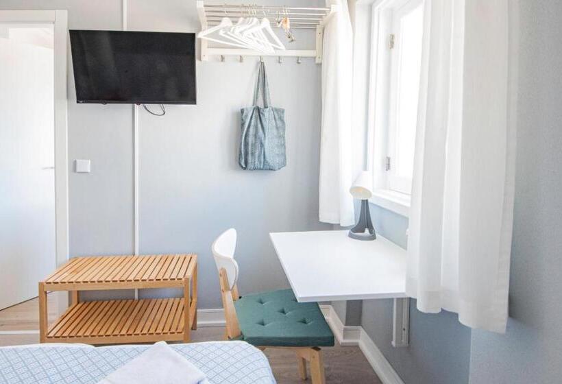 オーシャンビュースタンダードルーム, Blue Door Lagos