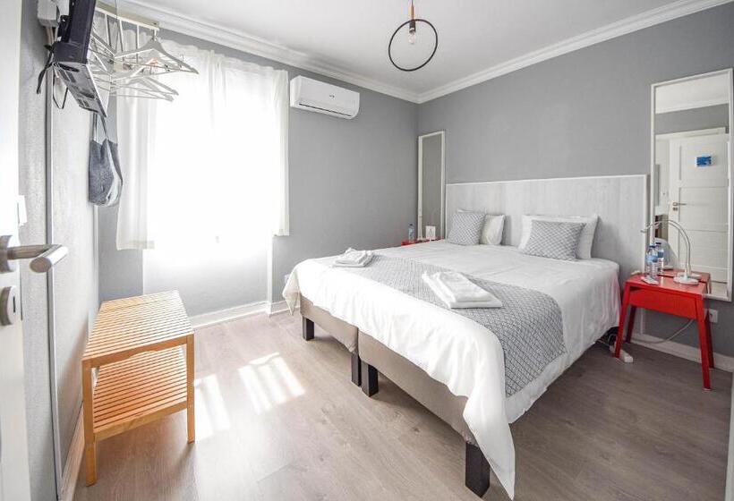 オーシャンビュースタンダードルーム, Blue Door Lagos