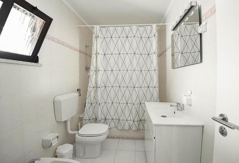 Standard room with outdoor bath, Blue Door Lagos