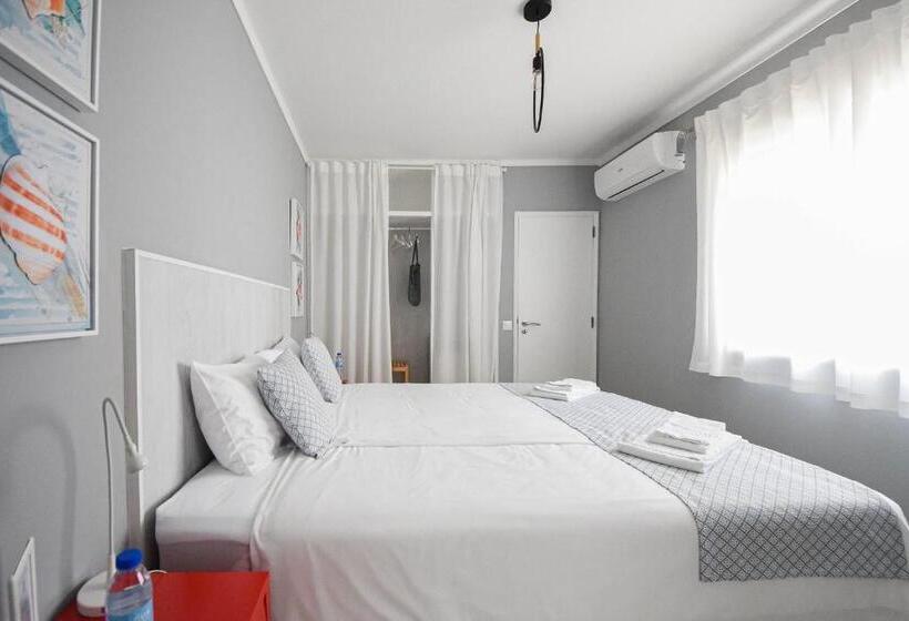 スタンダードルーム, Blue Door Lagos