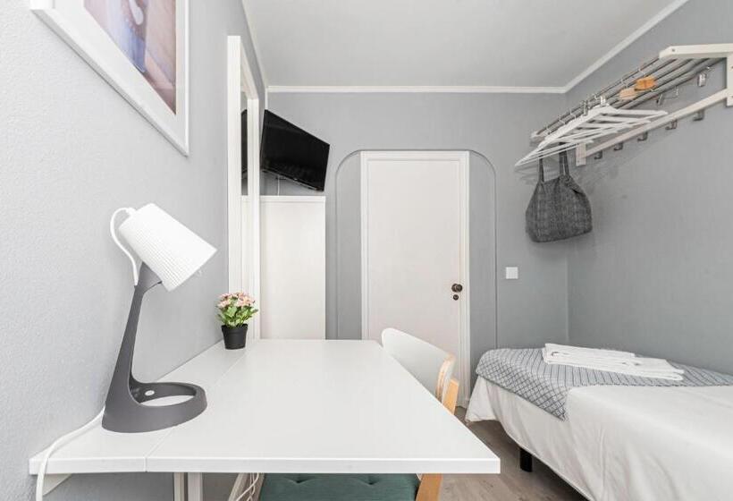 スタンダードシングルルーム, Blue Door Lagos