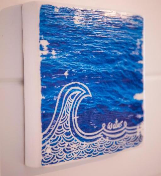 オーシャンビュースタンダードルーム, Blue Door Lagos