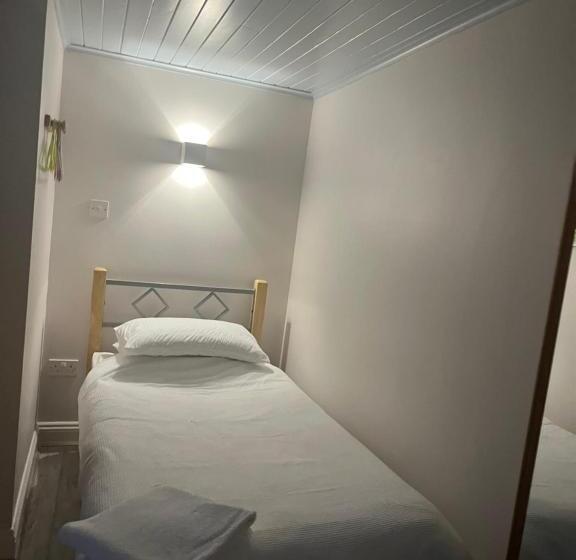 חדר אקונומי, Ferry House Holidays