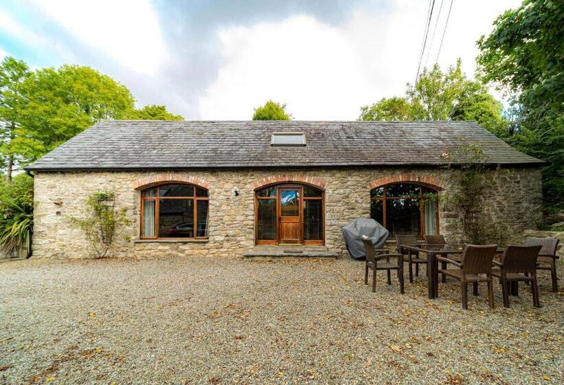 בקתת חדר, Ferry House Holidays