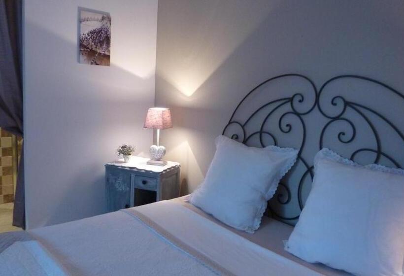 Номер Стандарт Вид на Бассейн, L Olivadou B&b