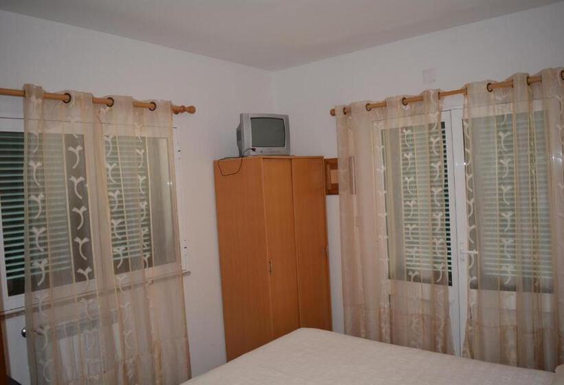 Standard room with outdoor bath, Casa Dos Santos Alojamento   Guest House