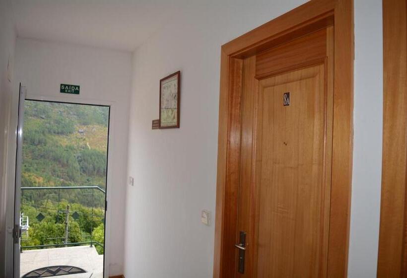 Standard room with outdoor bath, Casa Dos Santos Alojamento   Guest House