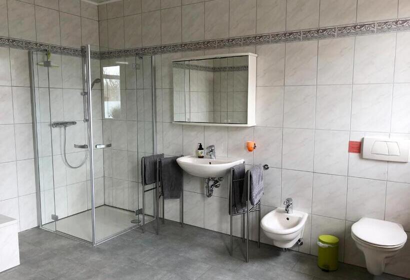 Номер Стандарт, Intergo   Zimmer Mit Privatem Bad & Gemeinschaftsküche