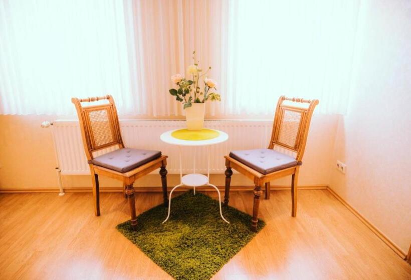 Номер Стандарт, Intergo   Zimmer Mit Privatem Bad & Gemeinschaftsküche