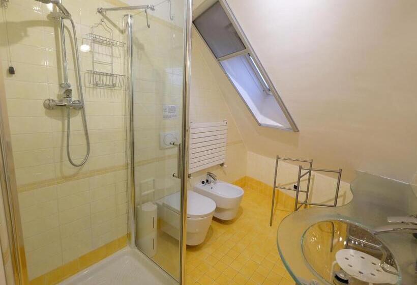 חדר סטנדרט, Oasi 83