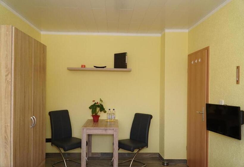 バス共有のスタンダードルーム, Pension Andrea