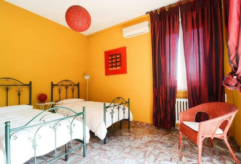 ３ベッドルームアパートメント, B&b Casa Fuori Casa 200 Mt Dal Casello Autostradale