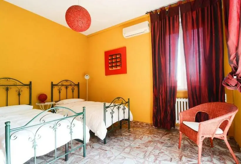 ３ベッドルームアパートメント, B&b Casa Fuori Casa 200 Mt Dal Casello Autostradale