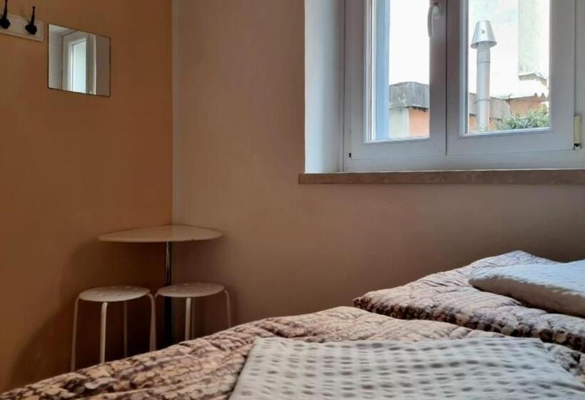 اتاق اکونومی, Hostel Alieti