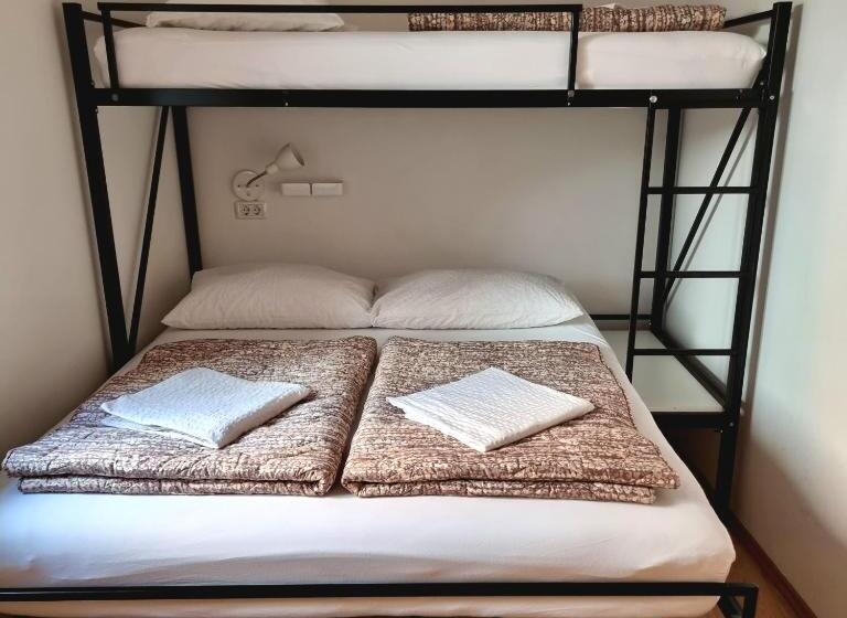 اتاق اکونومی, Hostel Alieti