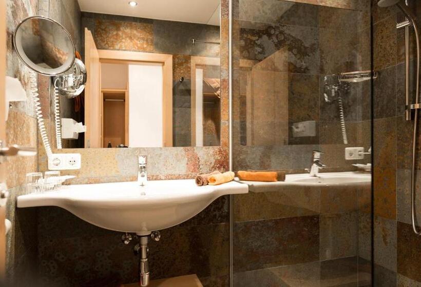 带露台的豪华间, Elisabeth Serfaus Inkl Der Super Sommer Card Im Sommer 2025