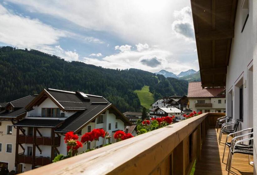 豪华三人间, Elisabeth Serfaus Inkl Der Super Sommer Card Im Sommer 2025