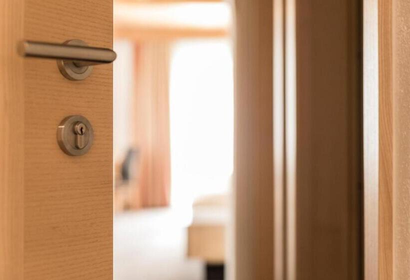 غرفة ديلوكس ثلاثية, Elisabeth Serfaus Inkl Der Super Sommer Card Im Sommer 2025