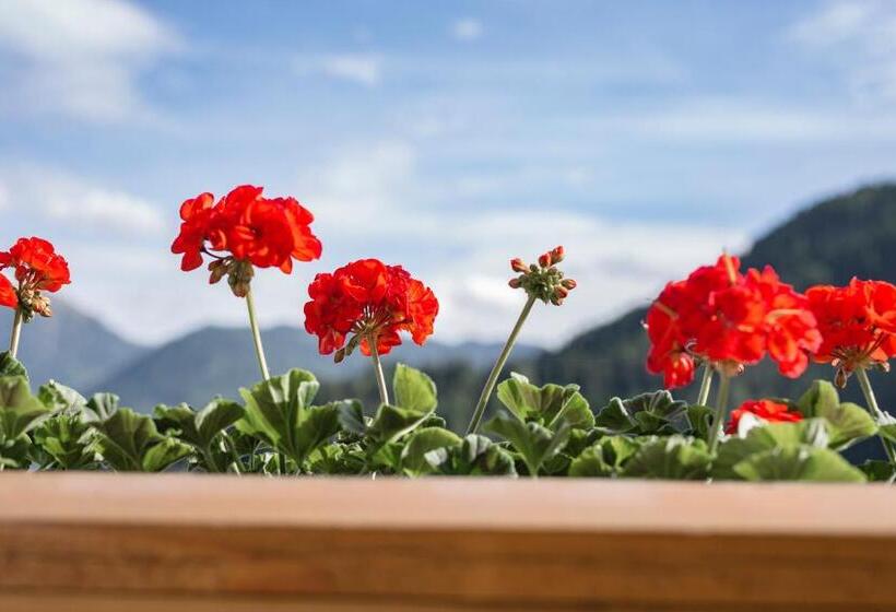 غرفة ديلوكس مزودة بشرفة, Elisabeth Serfaus Inkl Der Super Sommer Card Im Sommer 2025