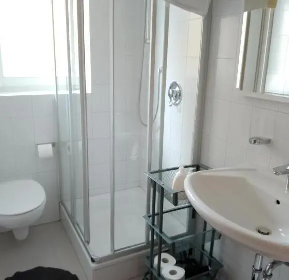 اتاق استاندارد چهار تخته, Garni Hattlerhof B&b