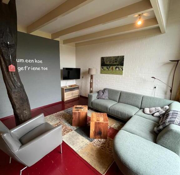 דירת שני חדרים, De Veurdeale