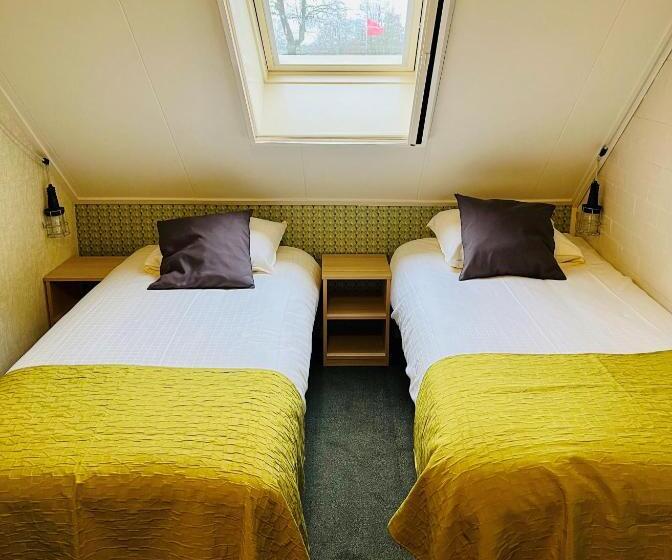 דירת חדר, De Veurdeale