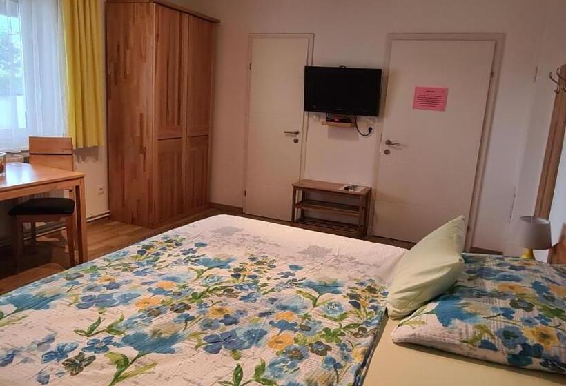 חדר סטנדרט, Frühstückspension Täuber