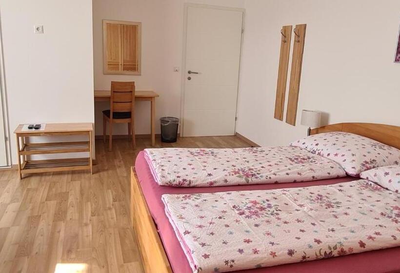 חדר קומפורט, Frühstückspension Täuber