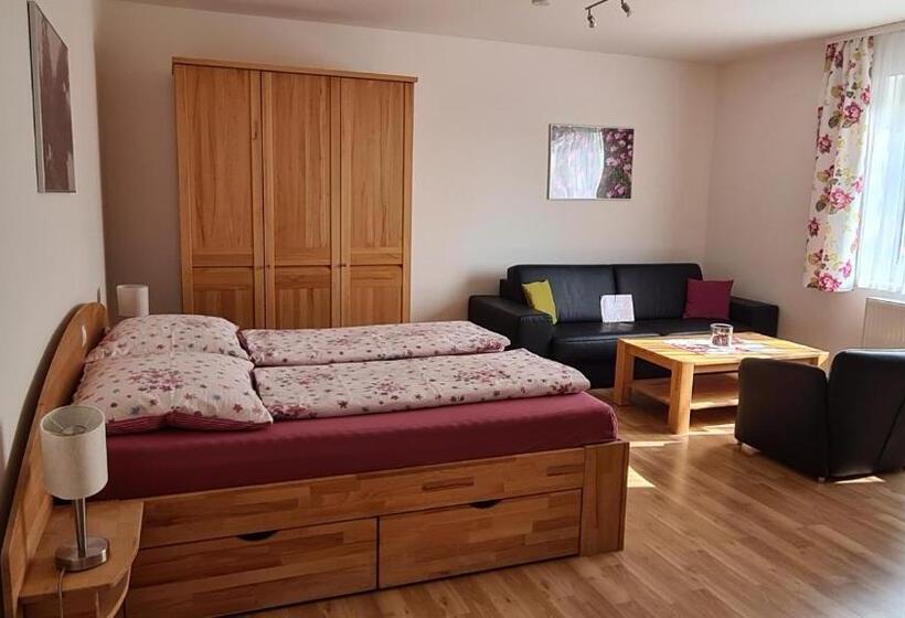 חדר קומפורט, Frühstückspension Täuber