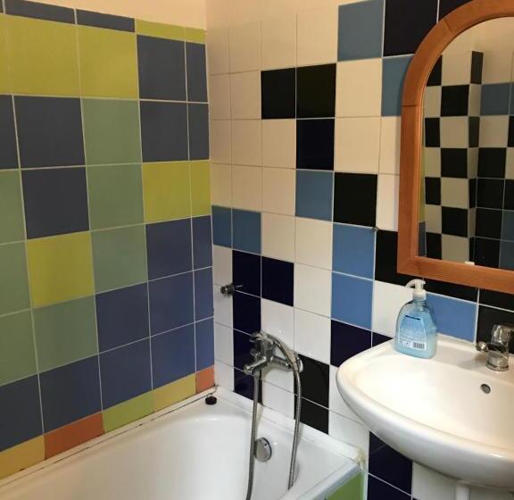 اتاق استاندارد یک نفره, Sebarozvoja   Pobytová Galeria Pre Sebarozvoj