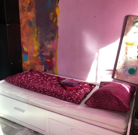 اتاق استاندارد سه نفره, Sebarozvoja   Pobytová Galeria Pre Sebarozvoj