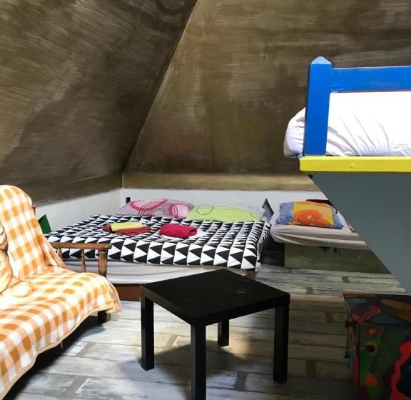 تختخواب در اتاق مشترک, Sebarozvoja   Pobytová Galeria Pre Sebarozvoj