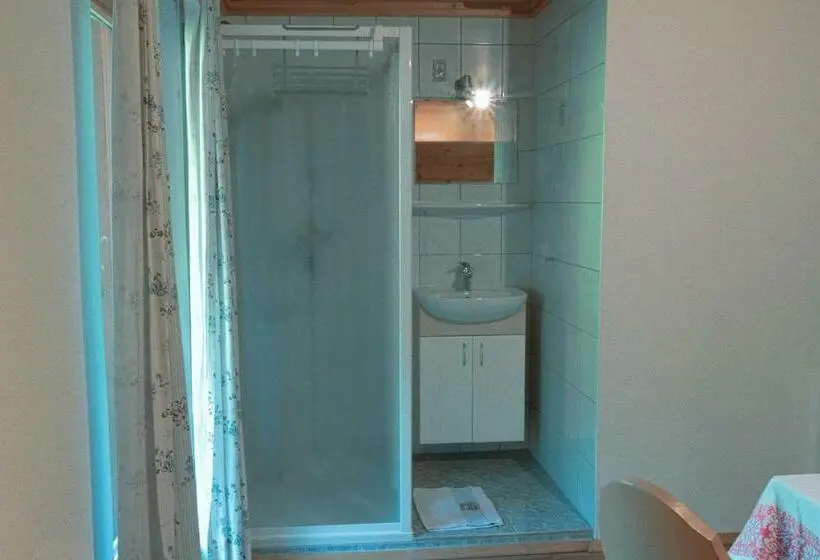 ３ベッドルームアパートメント, Unterholzhof