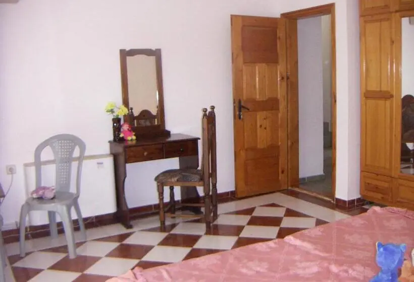 استودیوی استاندارد با چشم‌انداز دریا, Popov Guest House