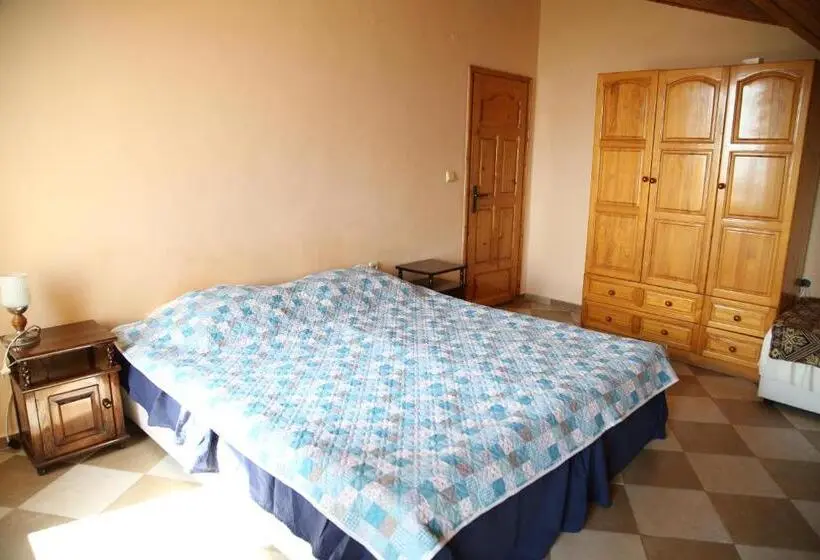 اتاق استاندارد چهار تخته, Popov Guest House