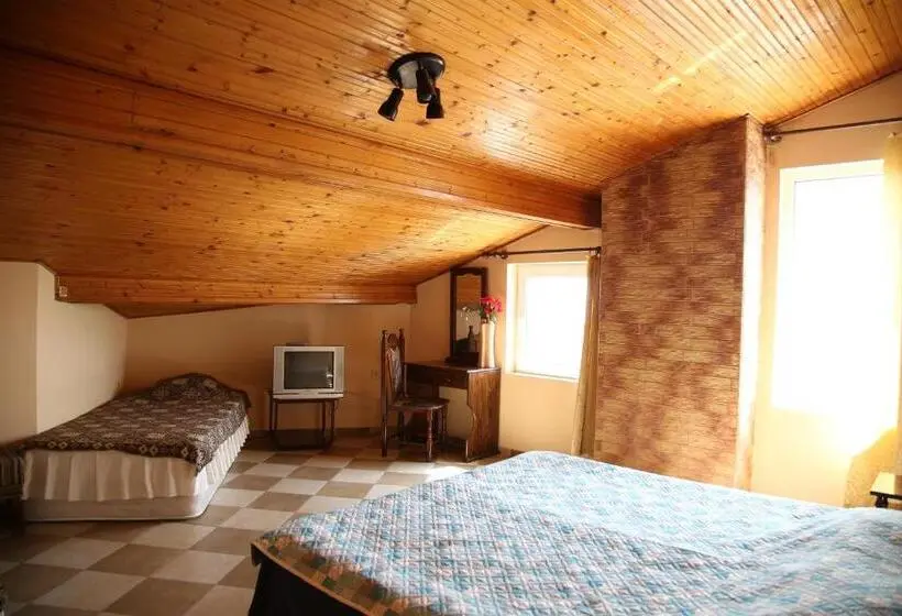 اتاق استاندارد چهار تخته, Popov Guest House