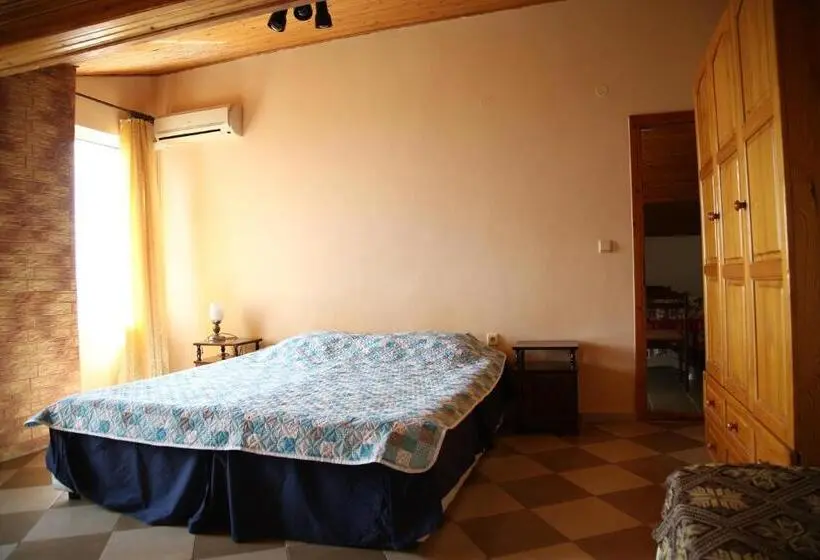 اتاق استاندارد چهار تخته, Popov Guest House
